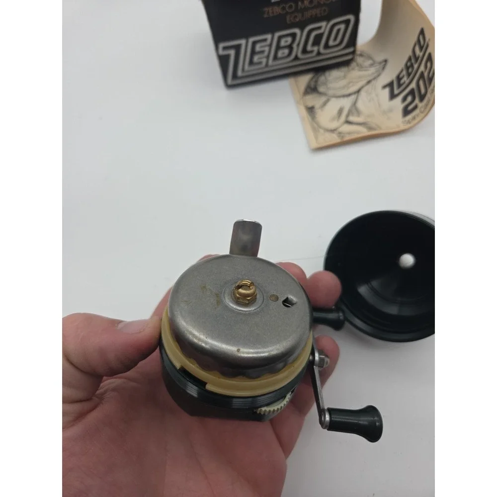 FISHING REEL ZEBCO 202 CLOSED REEL MADE IN AMERICA TESTED WORKING With BOX